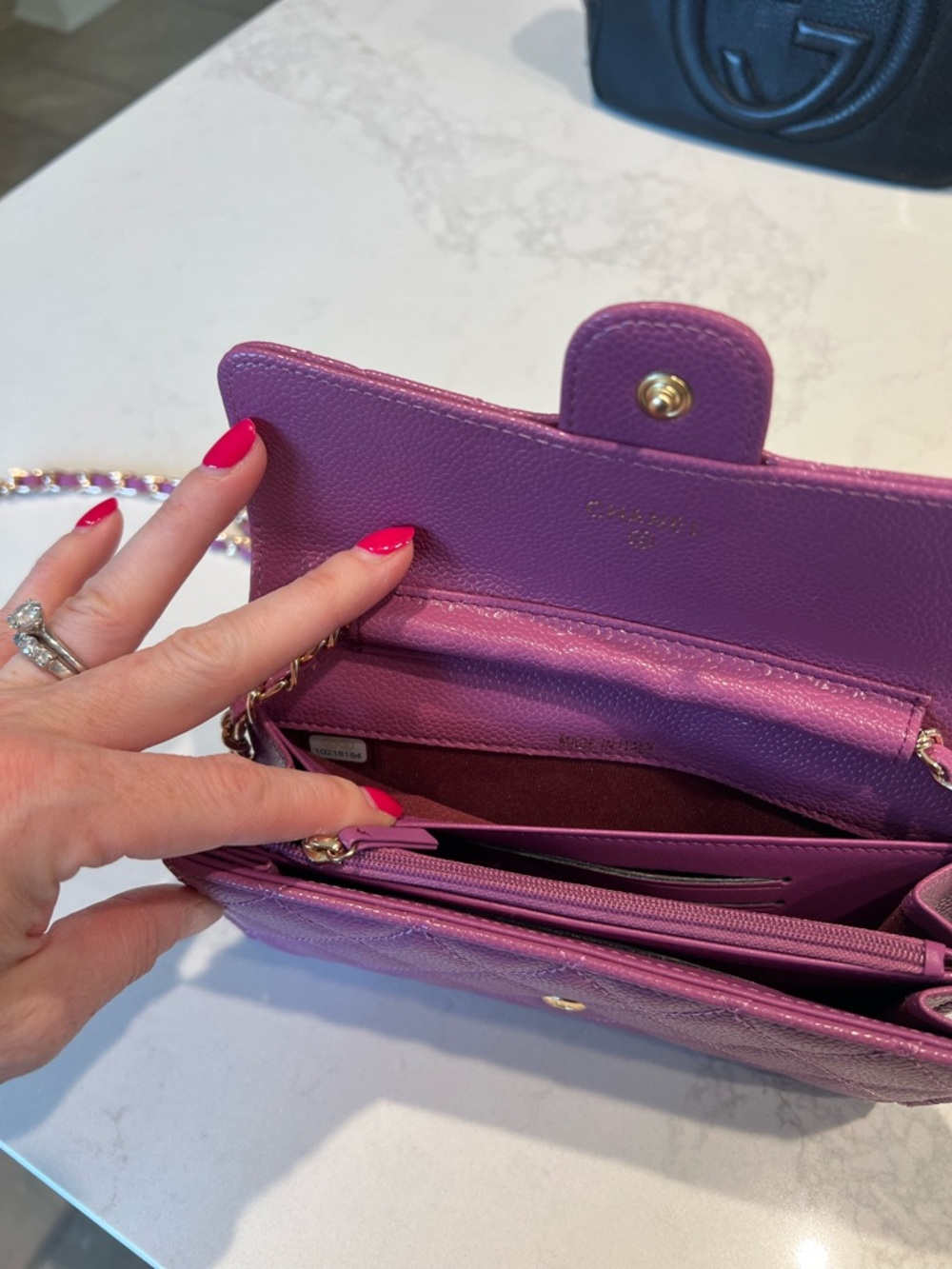Gorgeous small, mauve, quilted crossbody with gold hardware 🌸 - Picture 5 of 12